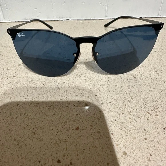 Authentic Ray Bans Dark Blue tint display picture 3